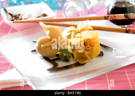 Boulettes de remplissage de légumes émincés Wontons Banque D'Images