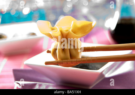 Boulettes de remplissage de légumes émincés Wontons Banque D'Images