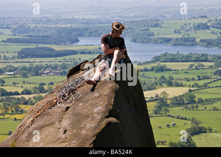 Sur le grimpeur de blattes (vue vers Tittesworth réservoir), Parc national de Peak District, Staffordshire. Banque D'Images