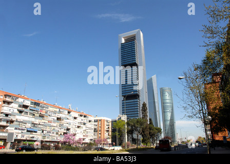 Des bâtiments, des pylônes, Europ gate, Madrid, Espagne Banque D'Images