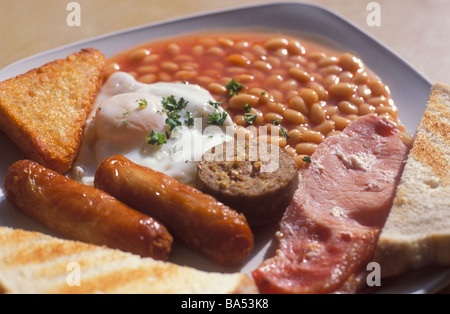 Les haricots, oeufs, jambon, bacon, saucisses, pain grillé, un petit-déjeuner irlandais, Dublin, Irlande Banque D'Images
