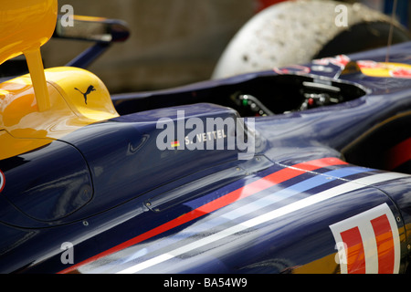 Le Red Bull voiture conduite et abandonnés par Sebastian Vettel dans la première session à la pratique 2009 Grand Prix d'Australie Banque D'Images