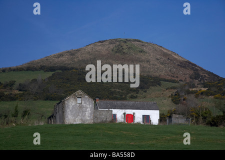 Ancienne ferme historique située sous le mont Sugarloaf hill dans Sturgan Brae dans south armagh county armagh irlande du nord uk Banque D'Images