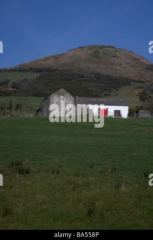 Ancienne ferme historique située sous le mont Sugarloaf hill dans Sturgan Brae dans south armagh county armagh irlande du nord uk Banque D'Images