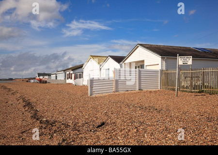 Plage privée signe et cabines de plage sur Southampton Water at Hill Head près de Gosport Nouvelle législation britannique peut interdire ce Banque D'Images