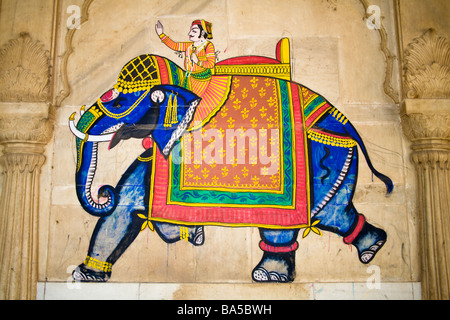 Éléphant coloré peinture, Shri Ratan Raj Mandir Bihari Temple, Bikaner, Rajasthan, India Banque D'Images