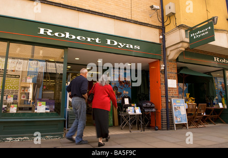 Façade de Robert Dyas store, Petersfield, Hants, UK. Banque D'Images