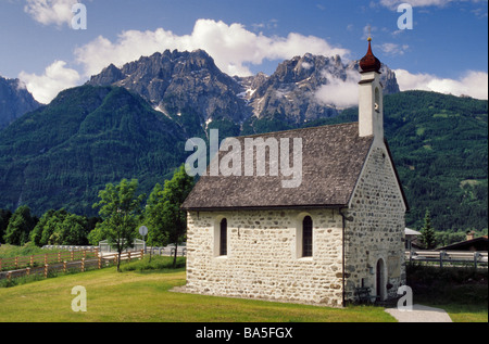 Chapelle St Margaretha au village de Dolsach près de Lienz en Dolomites de Lienz East Tyrol Autriche Banque D'Images