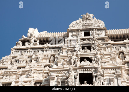 L'Inde Tamil Nadu Tiruvannamalai temple Arunachaleswar gopuram blanc ordinaire récemment restauré Banque D'Images