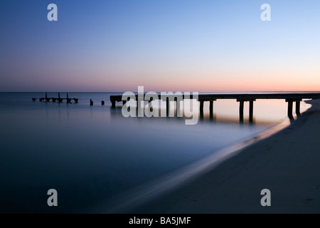 Jetée en bois à l'aube, à Busselton Geographe Bay, Australie occidentale, Australie Banque D'Images