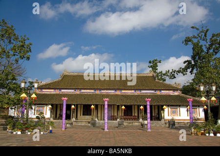 Un bâtiment à l'intérieur de la Citadelle impériale de Hue Vietnam Banque D'Images