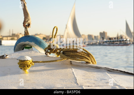 Egypte Assouan felouque bateaux sillonnent les eaux du Nil Banque D'Images