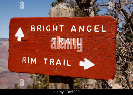 Direction de Bright Angel Trail rim et le parc national du Grand Canyon South Rim arizona usa Banque D'Images