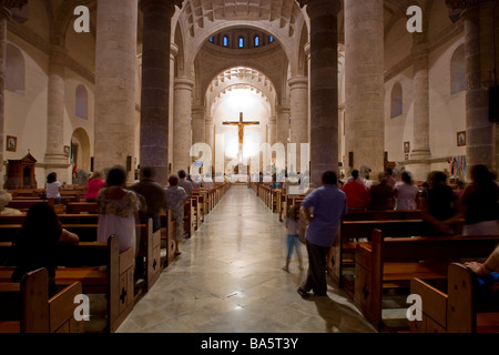 Intérieur de la cathédrale de San Idelfonso et la place principale de Mérida, Mexique Banque D'Images