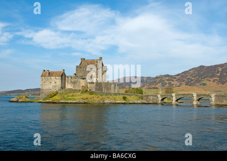 L'île d'Eilean Donan Castle sur le Loch Duich à Dornie, Wester Ross Highlands écossais 2333 SCO Banque D'Images