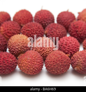 Litchis isolated on a white background studio Banque D'Images