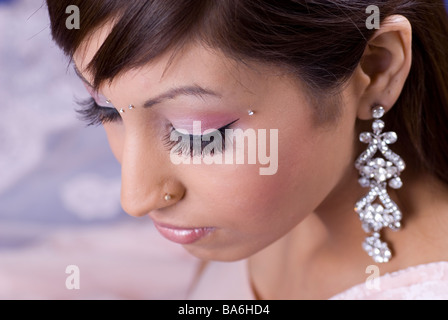 Young Asian woman wearing big earrings Banque D'Images