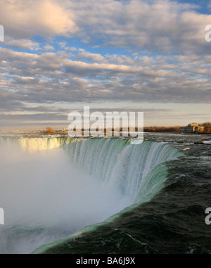 Soleil sur les nuages à coucher du soleil à la chute en fer à cheval de table rock canadian niagara falls canada Banque D'Images