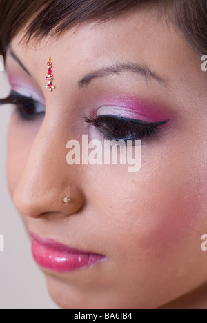 Beautiful Young Asian woman wearing colorful makeup Banque D'Images