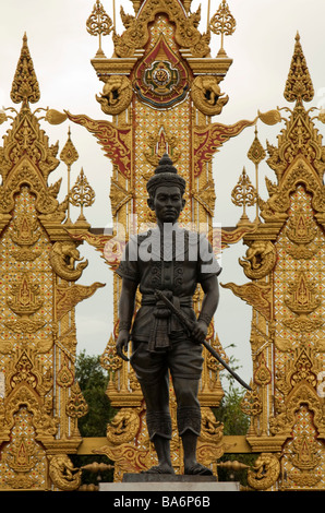 Statue du Roi Phor Khun Meng Rai qui a fondé Chiang Rai Banque D'Images