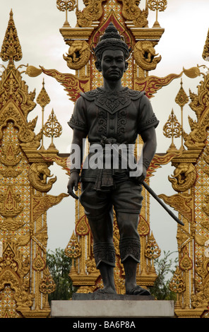 Statue du Roi Phor Khun Meng Rai qui a fondé Chiang Rai Banque D'Images