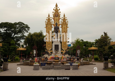 Statue du Roi Phor Khun Meng Rai qui a fondé Chiang Rai Banque D'Images