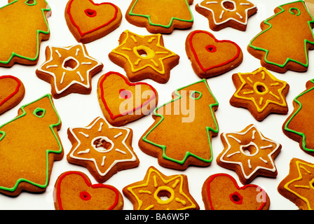 Gingerbread-figures décore coloré glaçage Christian-tree-bijoux-Noël-gaillard boulangerie Pains de marchandises Banque D'Images