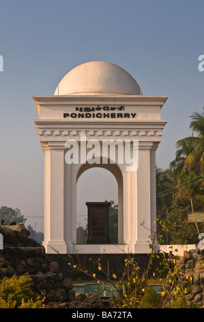 Passerelle à Pondicherry Tamil Nadu Inde Banque D'Images