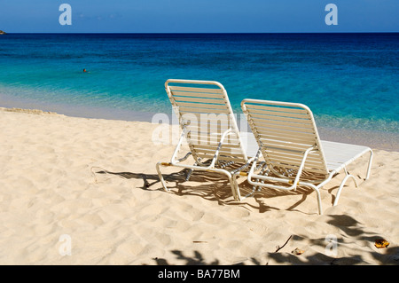 Chaises de plage sur la plage de Grand'Anse La Grenade Banque D'Images