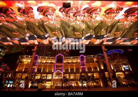 La Chine, Beijing, le plus grand écran lED au monde est de 250 m de long et 30m de large, il fait partie de la Place shopping mall et peut Banque D'Images