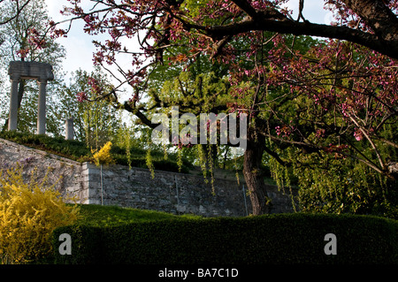 Les colonnes romaines à Nyon, Vaud, Suisse. La ville fut fondée par les Romains et se trouve sur le lac Léman (aussi appelé lac de Genève). Banque D'Images