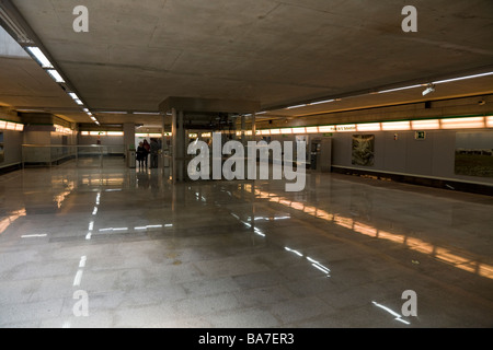 Salle des pas perdus au Prado de San Sebastian, la station de métro de Séville. Espagne Séville. Banque D'Images