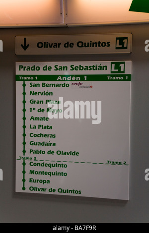 Schéma des stations sur la route de Prado de San Sebastian sur la station de métro métro de Séville. Séville. L'Espagne. Banque D'Images