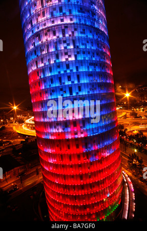 Torre Agbar la nuit, Barcelone, Catalogne, Espagne Banque D'Images