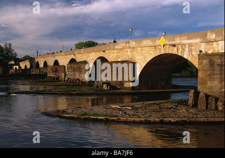 Pont de pierre sur le Danube, Regensburg, Bavière, Allemagne Banque D'Images