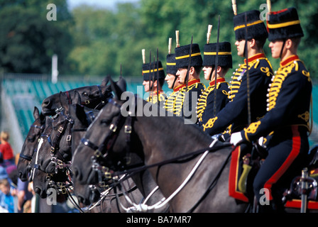 Relève de la garde, Troupe du Roi, Royal Horse Artillery, Whitehall, Londres, Londres, Angleterre, Royaume-Uni Banque D'Images