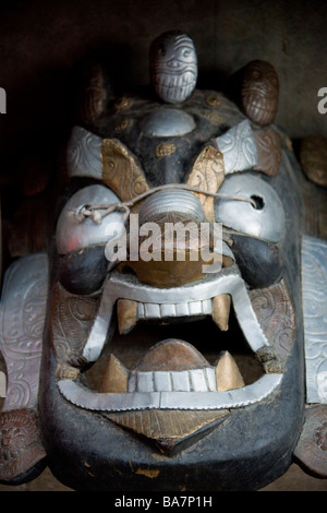 Masque du démon - Dieu. Effrayant expressive face close up. Vertical, 90404 Népal Banque D'Images