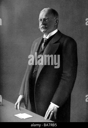 Bülow, Bernhard von, 3.5.1849 - 28.10.1929, politicien allemand, Chancelier impérial 7.10.1900 - 13.7.1909, demi-longueur, lors de l'ouverture du Reichstag, 7.2.1902, Banque D'Images