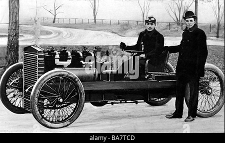 Ford, Henry, 30.7.1863 - 7.4.1947, ingénieur américain, fondateur de Ford Motor Company, avec sa première voiture de course, 1920, Banque D'Images