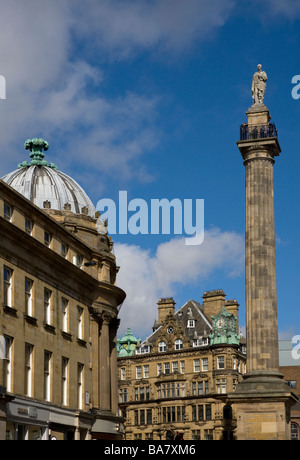 Consulter jusqu'à Earl Grey Street gris monument, Newcastle, Gateshead, Angleterre. Banque D'Images