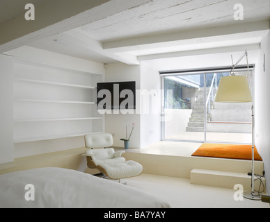 Chambre avec vue de l'accès au toit en Loft, Islington, Londres, Royaume-Uni. Banque D'Images