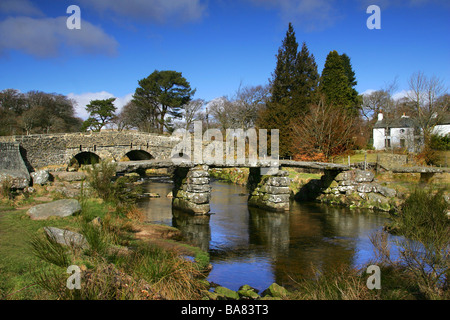 Clapper bridge, Postbridge, Dartmoor. Banque D'Images