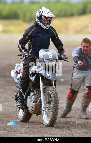 BMW moto hors route - formation de galles. Banque D'Images