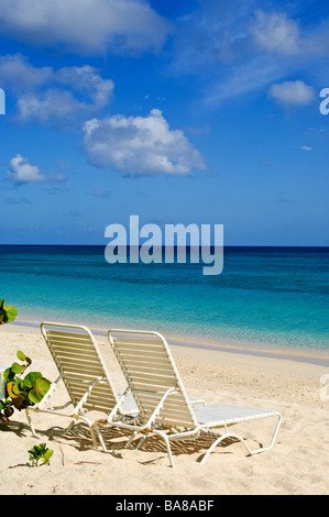 Chaises de plage sur la plage de Grand'Anse La Grenade Banque D'Images