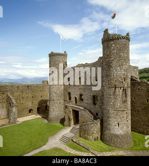 Château de Harlech Gwynedd au Pays de Galles au Royaume-Uni depuis le sud des remparts Banque D'Images