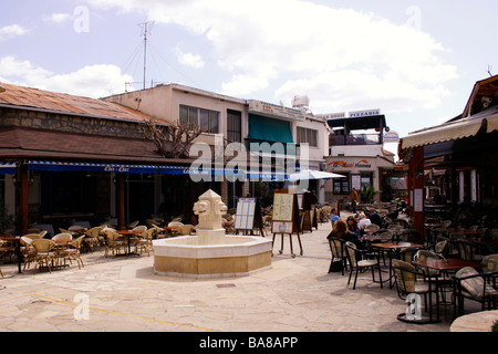 La PLACE DU VILLAGE À POLIS SUR L'île de Chypre. Banque D'Images