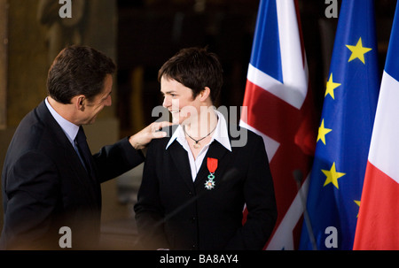 Le président français Nicolas Sarkozy présente Dame Ellen MacArthur avec la Légion d'Honneur à Greenwich Banque D'Images