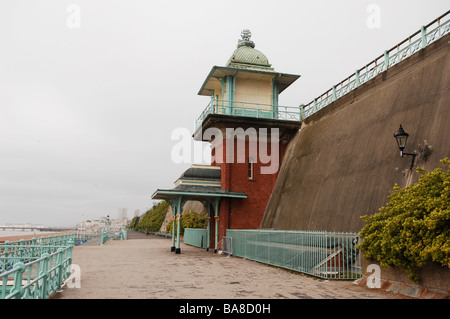 L'ascenseur de Madère qui opère sur le front de mer de Brighton emmène les passagers de l'A259 jusqu'à Madeira Drive 2009 Banque D'Images