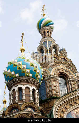 Dômes de Eglise du Sauveur sur le Sang Versé (cathédrale de la résurrection du Christ) à Saint-Pétersbourg Russie dômes Banque D'Images