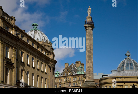 Consulter jusqu'à Earl Grey Street gris monument, Newcastle, Gateshead, Angleterre. Banque D'Images